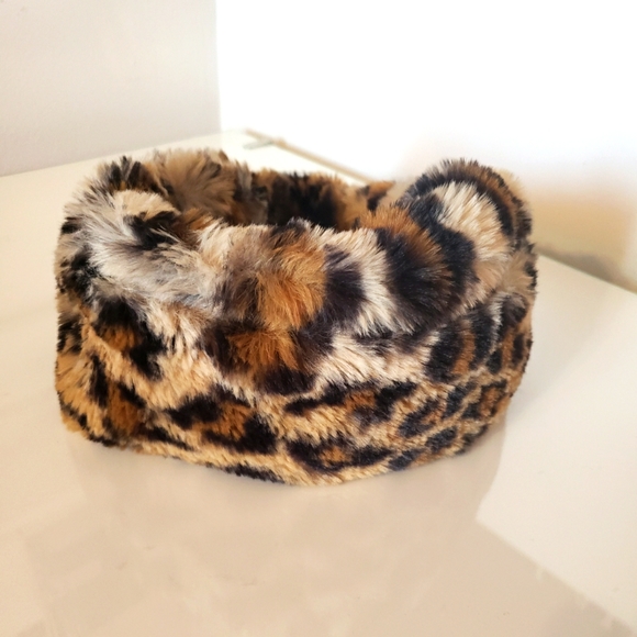 Calvin Klein Head Warmer Faux Fur Leopard Print Elastic Back Luxury Sexy Woman - Picture 2 of 5